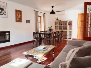 Posezení v ubytování Preciosa casa grande con patio en Sevilla 8PAX