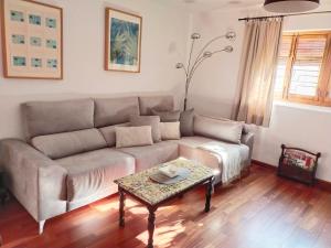 A seating area at Preciosa casa grande con patio en Sevilla 8PAX