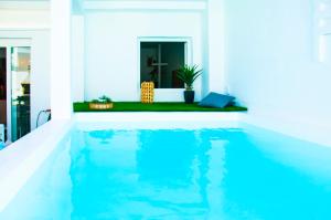 A piscina em ou perto de Vibesol Pool Heated House