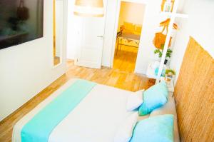 Uma cama ou camas num quarto em Vibesol Pool Heated House
