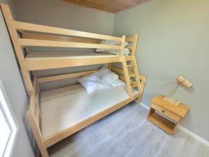 a bunk bed room with two bunk beds in a room at Domek Leśny w Dolinie Symsarny in Lidzbark Warmiński