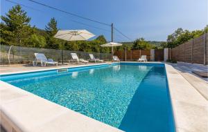 Πισίνα στο ή κοντά στο Cozy Apartment In Skalnica With Wifi +23 φωτογραφίες