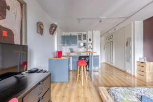 Kjøkken eller kjøkkenkrok på Le safari • RER B • Paris • Maison des examens