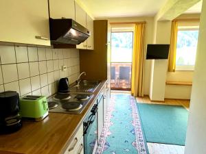 Kuchyň nebo kuchyňský kout v ubytování Pranger Hof