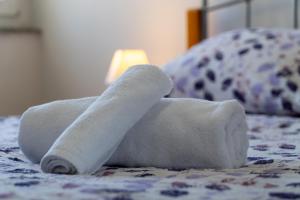 a roll of toilet paper on a bed at Apartman Josip in Gospić