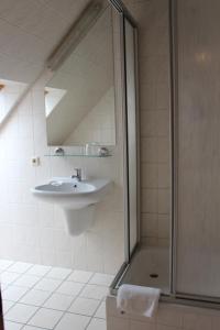 A bathroom at Pension Ujut