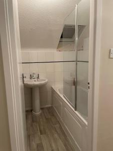 Ένα μπάνιο στο Cozy Private Room in a Beautiful Accommodation close to Orpington