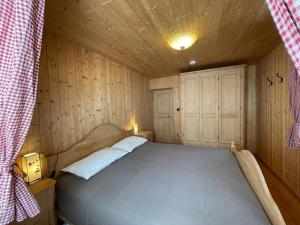 a bedroom with a bed in a wooden room at IL CIRMOLO 