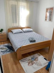 a bed in a small room with two mats on the floor at Vila Vera Vrsac in Vršac