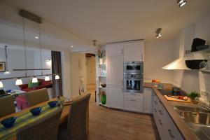 a kitchen and living room with a table and a counter at Meeresleuchten in Lüneburg