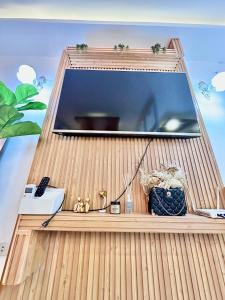 TV a/nebo společenská místnost v ubytování Queen Size Studio in Cebu City