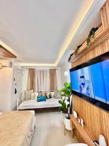TV a/nebo společenská místnost v ubytování Queen Size Studio in Cebu City