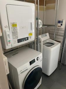 a hospital room with a washing machine and a washer at まちやど　Motomachi in Daigo