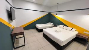 Postel nebo postele na pokoji v ubytování Smile Hotel Klang Bukit Tinggi
