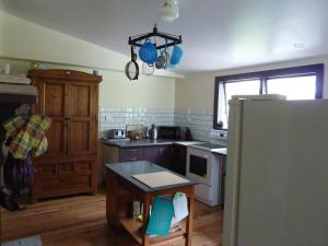 Kuchyň nebo kuchyňský kout v ubytování Halfmoon Cottage + 16 fotografií