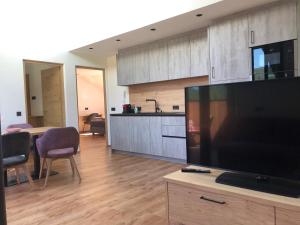Kuchyňa alebo kuchynka v ubytovaní Appartements Pedescin