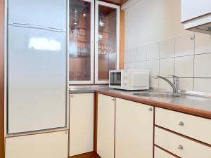 Køkken eller tekøkken på One Bedroom Apartment In Rdovre, Trnvej 41a,