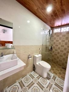 a bathroom with a toilet and a sink at SORA HOMESTAY in Pleiku