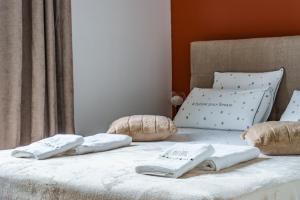 a bed with two towels on top of it at Le Baleschoux - PrestiPlace Tours in Tours