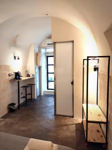 a room with a door leading to a kitchen at Minuetto 16 in Ostuni