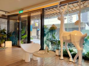 a large statue of a giraffe in a lobby at Finders Hotel Hualien Da-Tong in Hualien City