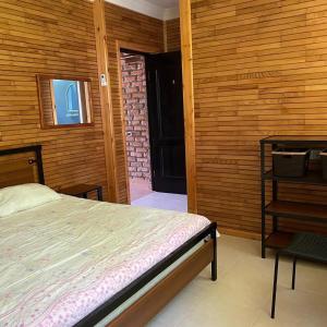Llit o llits en una habitació de Guest House Shekvetili