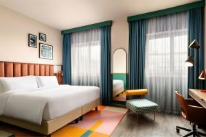 a hotel room with a bed and a desk at Duo Milan Porta Nuova, a Tribute Portfolio Hotel in Milan