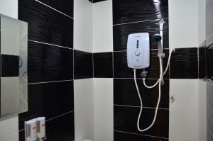 Phòng tắm tại Deena Hotel Bajet