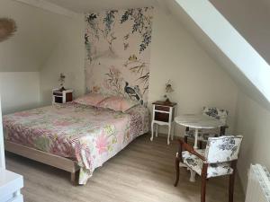 a bedroom with a bed and a table and chairs at GITE DE FAMILLE in Dieppe