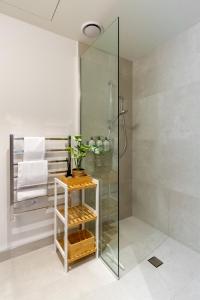 Ванна кімната в Latimer Square 1 bed 1 bath - Single Level
