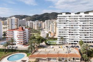 una vista aerea di una città con edifici alti di Florazar 2, Vi-10-B a Cullera