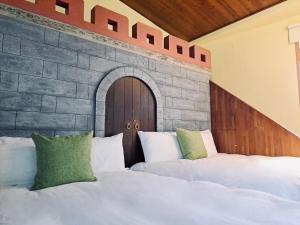 Postel nebo postele na pokoji v ubytování 小城門 親子寵物包棟民宿 City Door Family and Pet-Friendly Entire Home