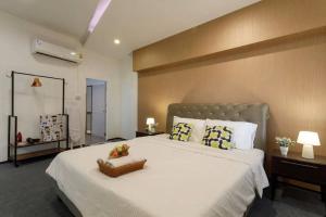 Una cama o camas en una habitación de Hideout Nimman, Privacy Villa
