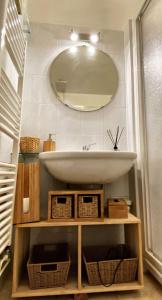 A bathroom at CASETTA DEI RICCI
