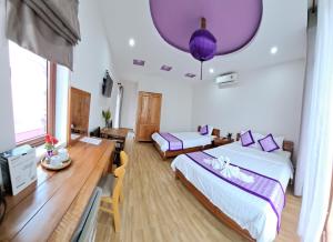 Postel nebo postele na pokoji v ubytování Ms Tri Homestay