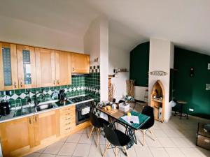 A kitchen or kitchenette at CASETTA DEI RICCI