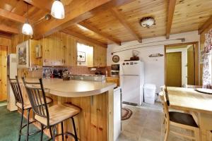 Eldhús eða eldhúskrókur á 2295-Cozy Bear Cabin chalet