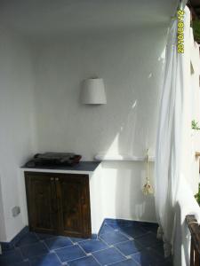 a corner of a room with a blue tile floor at Appartamento Taras Sottovento - Porto Cervo in Abbiadori