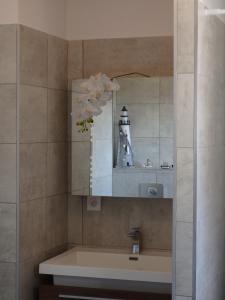 a bathroom with a sink and a mirror at Appartement Cité Du Sel in Porto-Vecchio