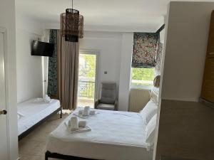 Un pat sau paturi într-o cameră la Apartments Villa Effie