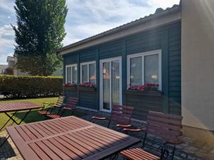 a picnic table and chairs in front of a house at Spreewaldhotel Seerose in Burg