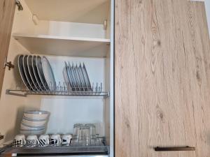 een koelkast met borden en keukengerei op een plank bij BluCelesteHOME. in San Salvo