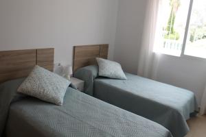 Ένα ή περισσότερα κρεβάτια σε δωμάτιο στο Apartamento nuevo en urbanización a 250 metros de la playa +12 φωτογραφίες