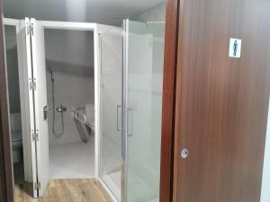 Koupelna v ubytování Albergue El Templarin