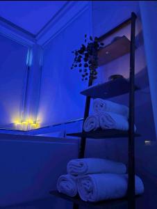 Postel nebo postele na pokoji v ubytování Sublime appartement Calme Cosy & Jacuzzi