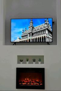 TV a/nebo společenská místnost v ubytování Sublime appartement Calme Cosy & Jacuzzi