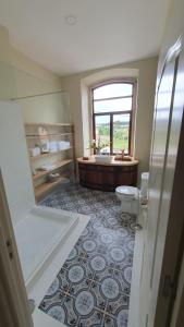 a bathroom with a tub and a toilet and a sink at Quinta do Passal in Arega