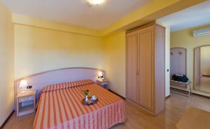 Postel nebo postele na pokoji v ubytování Hotel Residence Dei Fiori