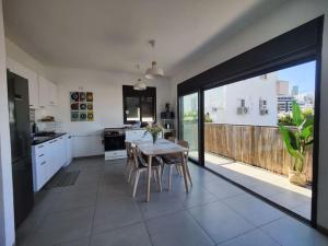 New Luxury 2BR+Balcony+Parking
