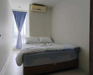 Una cama o camas en una habitación de Sky homestay